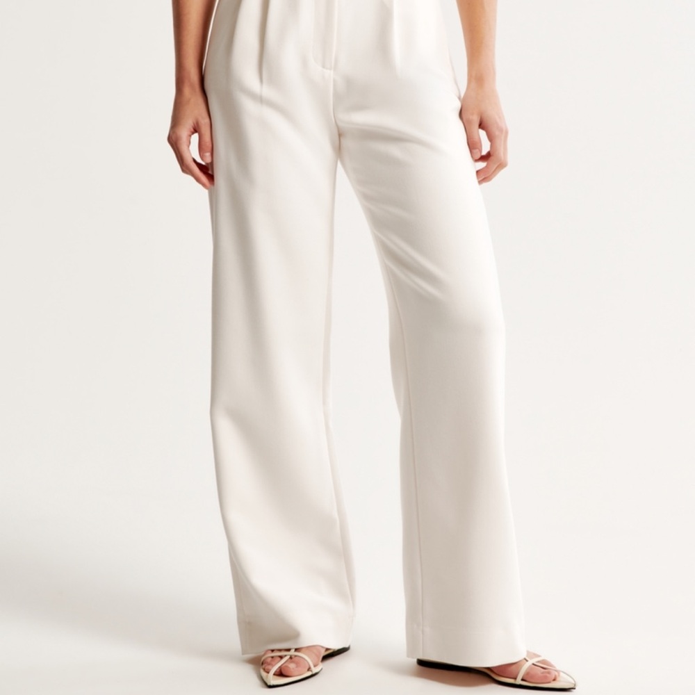 Abercrombie & Fitch Sloane Ultra High Wide Leg Trousers in Soft White